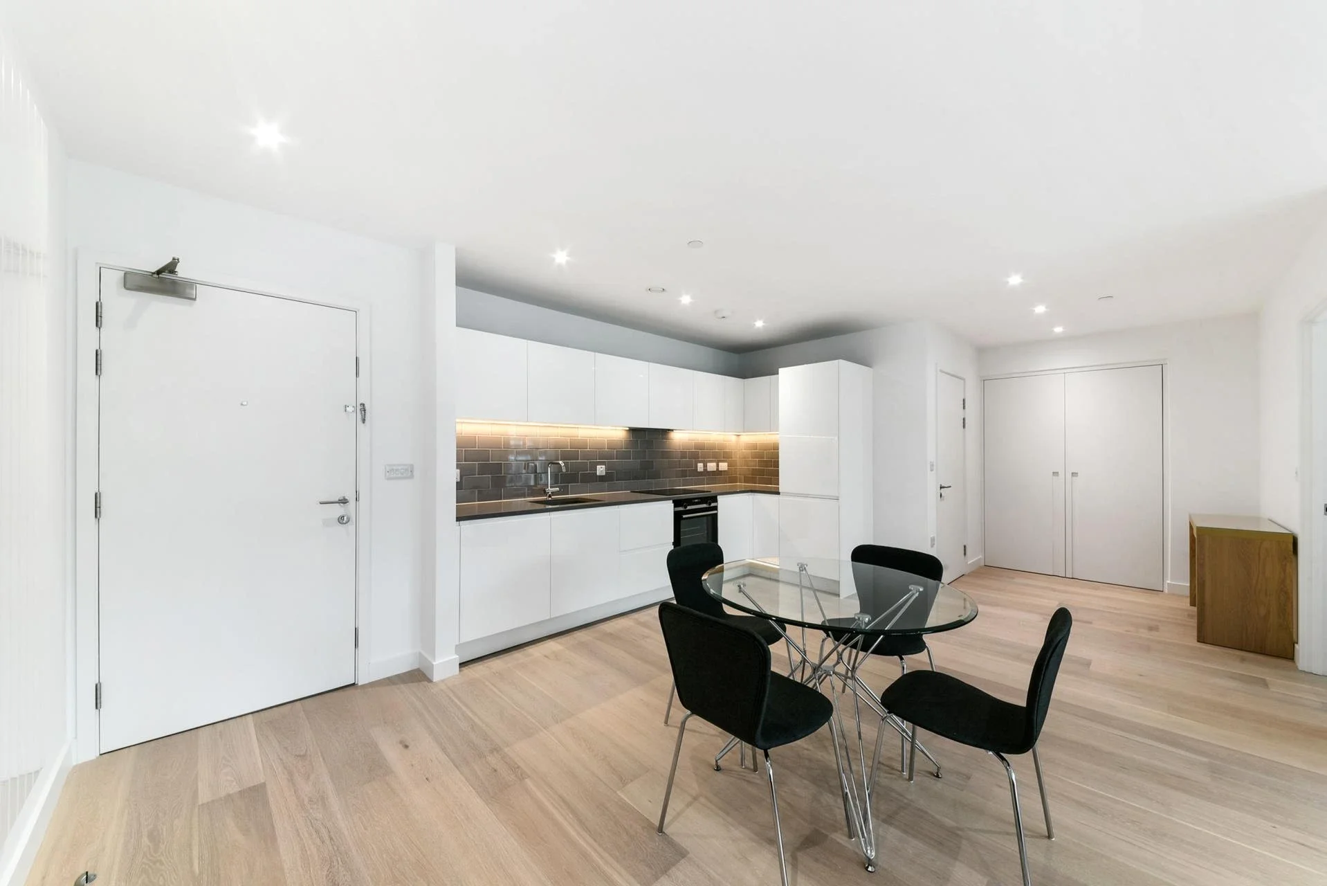Flat Royal Crest Avenue in Greater London