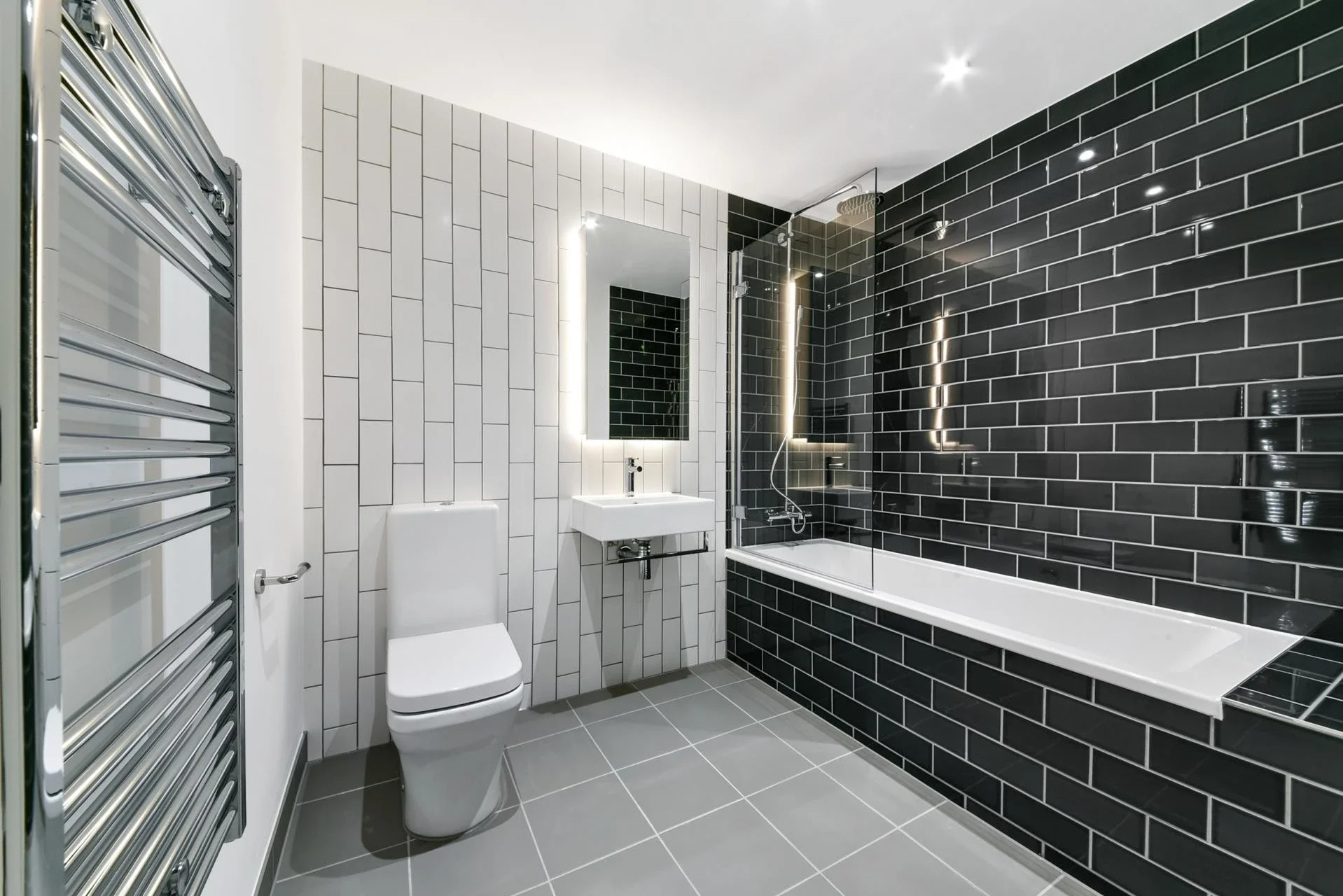 Flat Royal Crest Avenue in Greater London