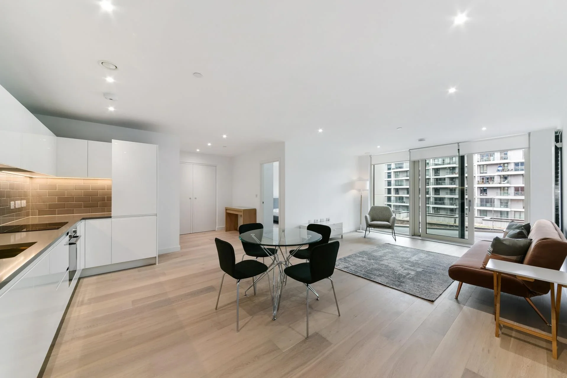 Flat Royal Crest Avenue in Greater London
