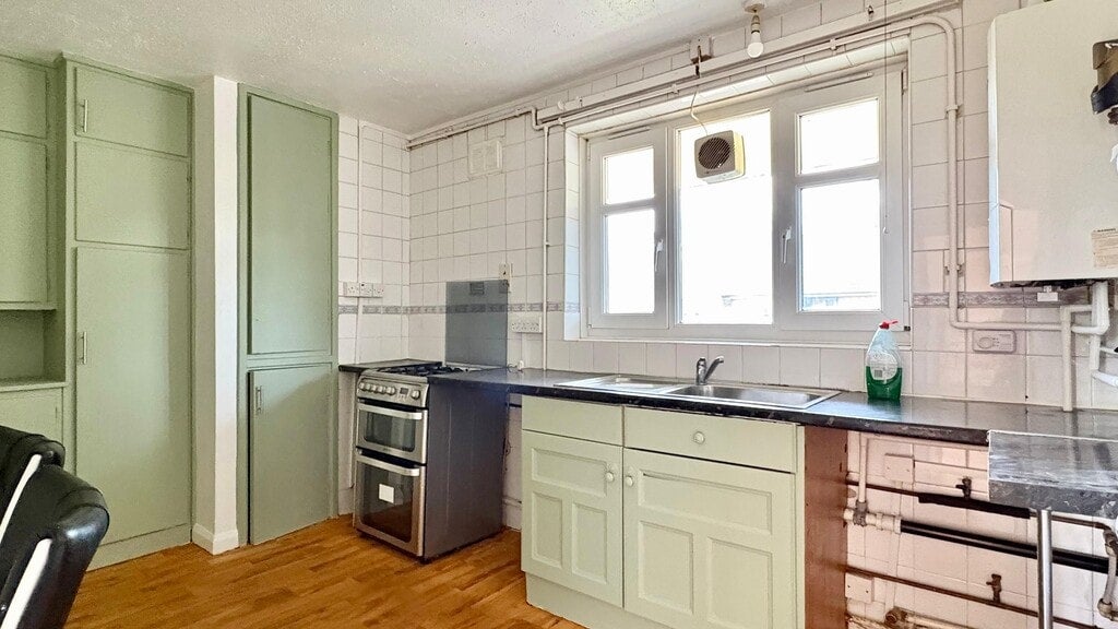 Flat Kyverdale Road in Greater London