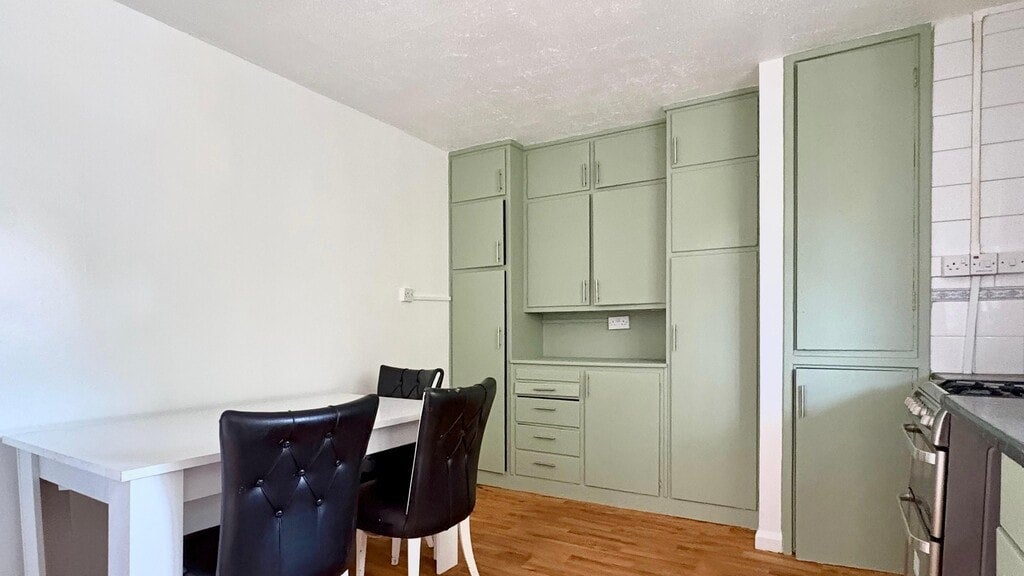 Flat Kyverdale Road in Greater London