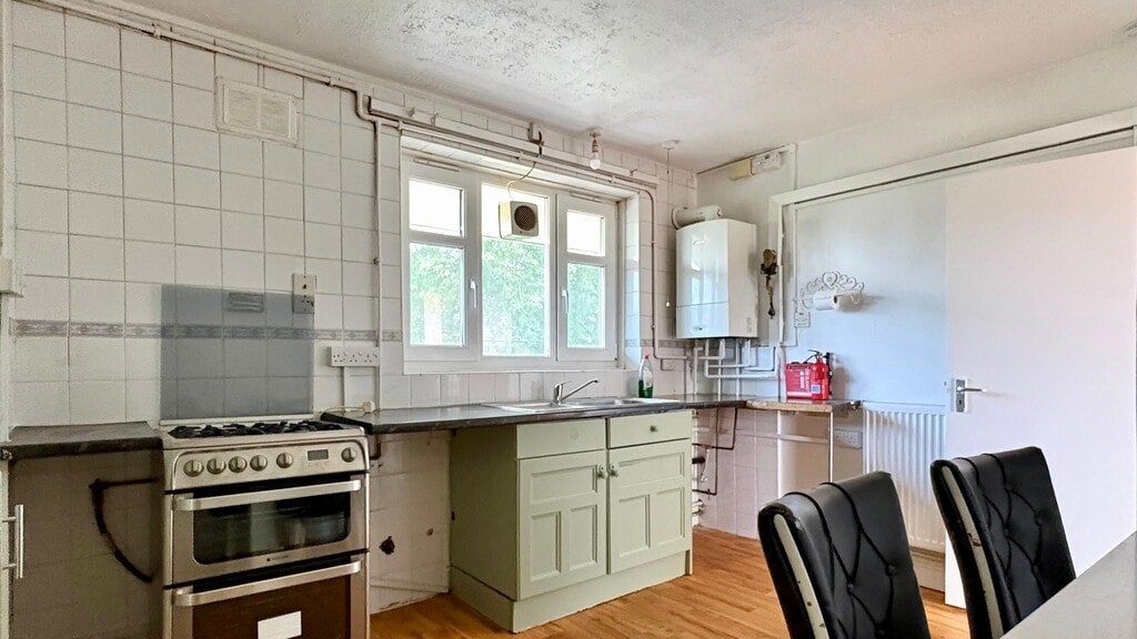 Flat Kyverdale Road in Greater London