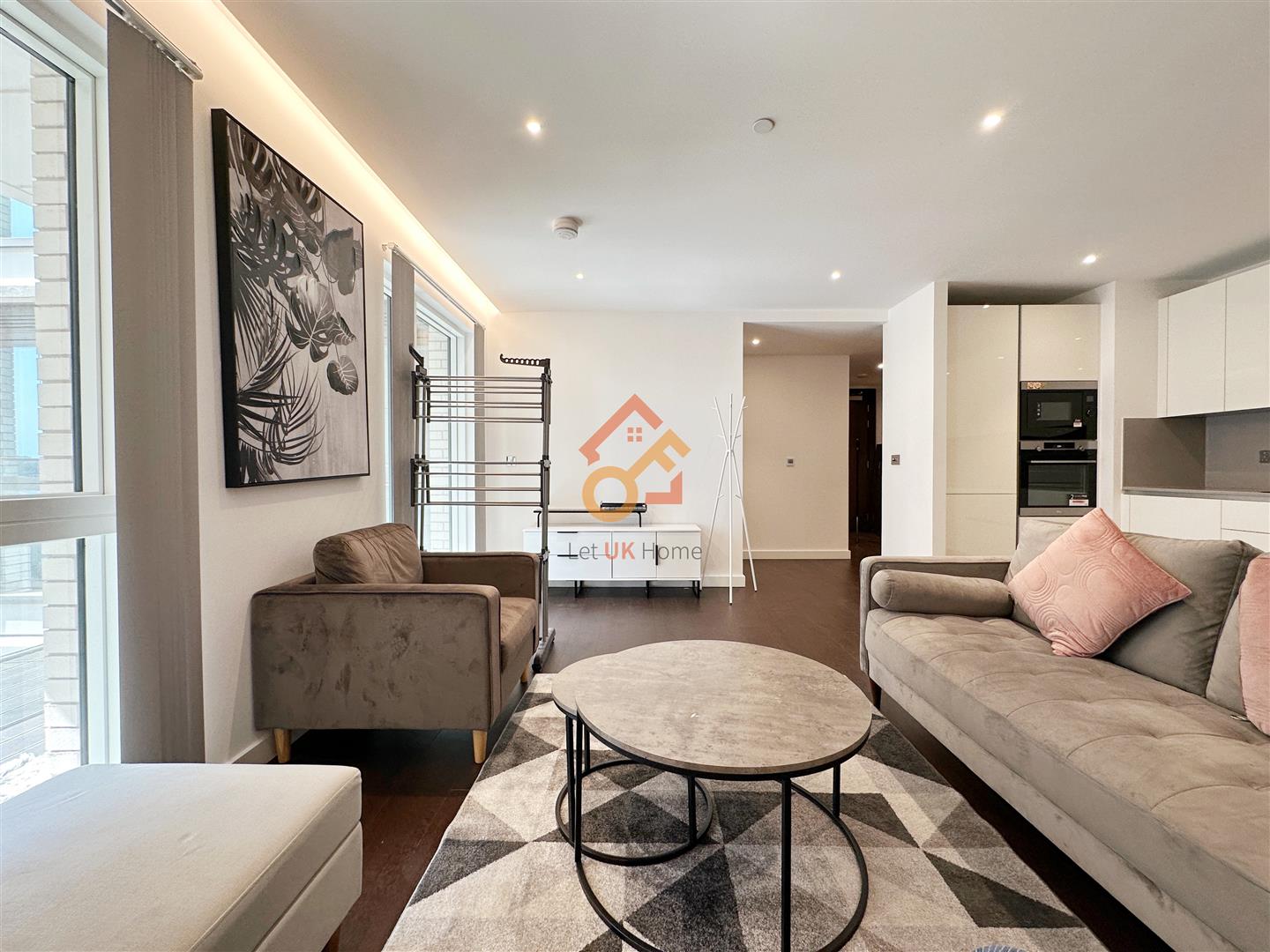 Flat Malthouse Road in Greater London