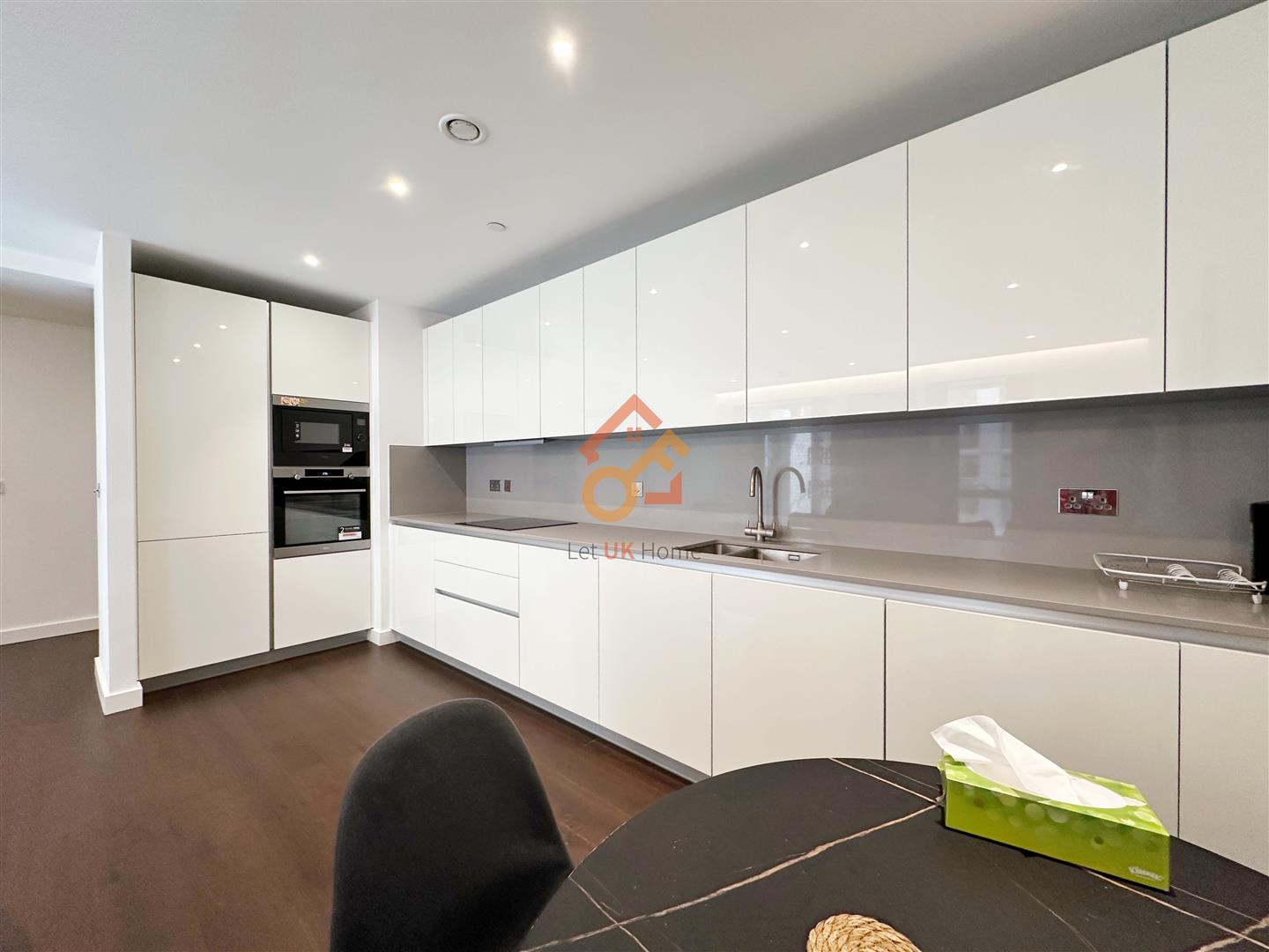Flat Malthouse Road in Greater London