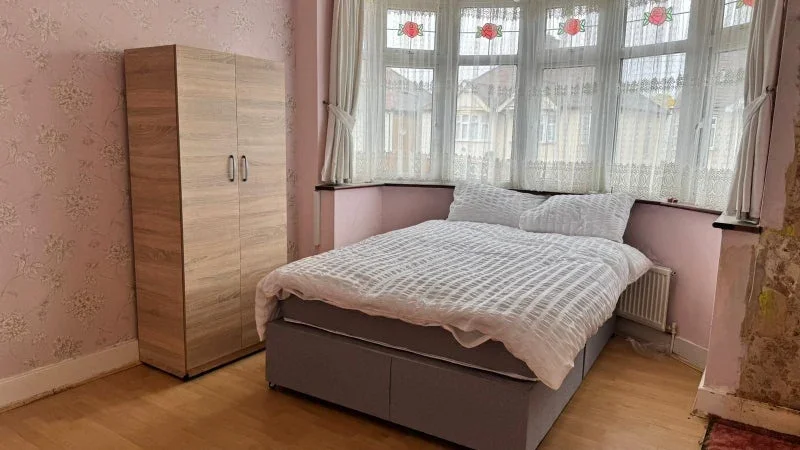 Room Havering Gardens in Greater London