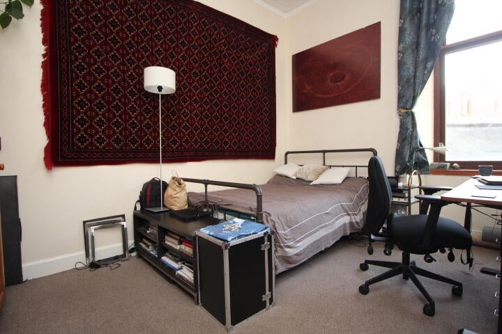Room Cathcart Road in Glasgow