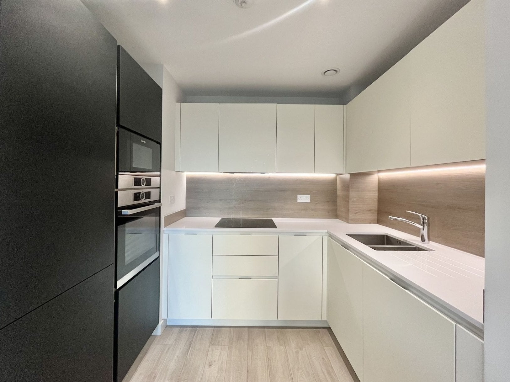 Flat Newnton Close in Greater London