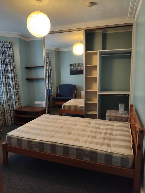 Room Capstone Road in Bournemouth