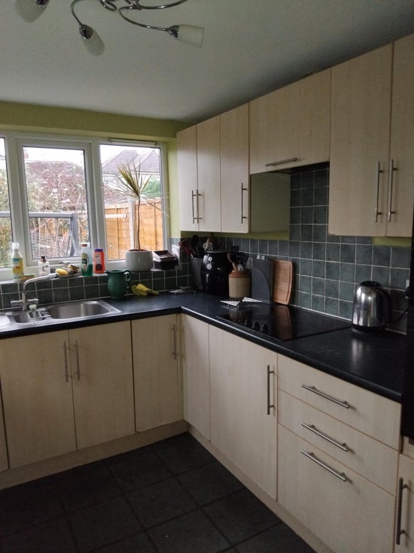 Room Capstone Road in Bournemouth
