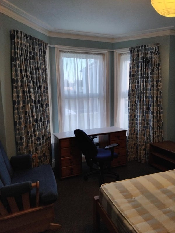 Room Capstone Road in Bournemouth