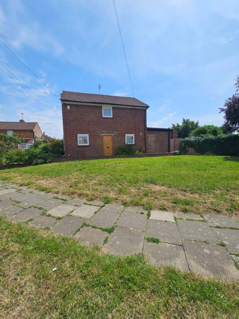 Flat Barnfield Road in Greater London