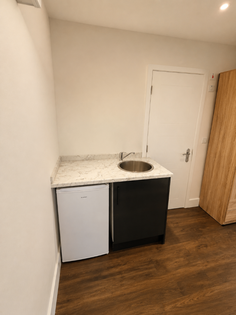 Flat Barnfield Road in Greater London
