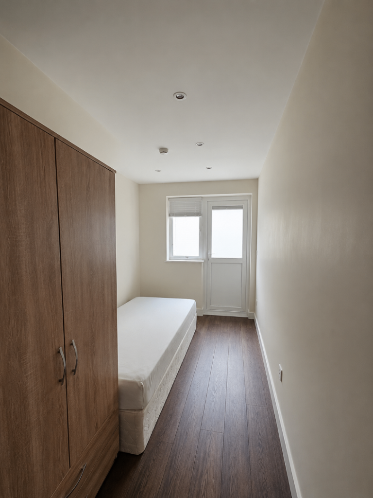 Flat Barnfield Road in Greater London