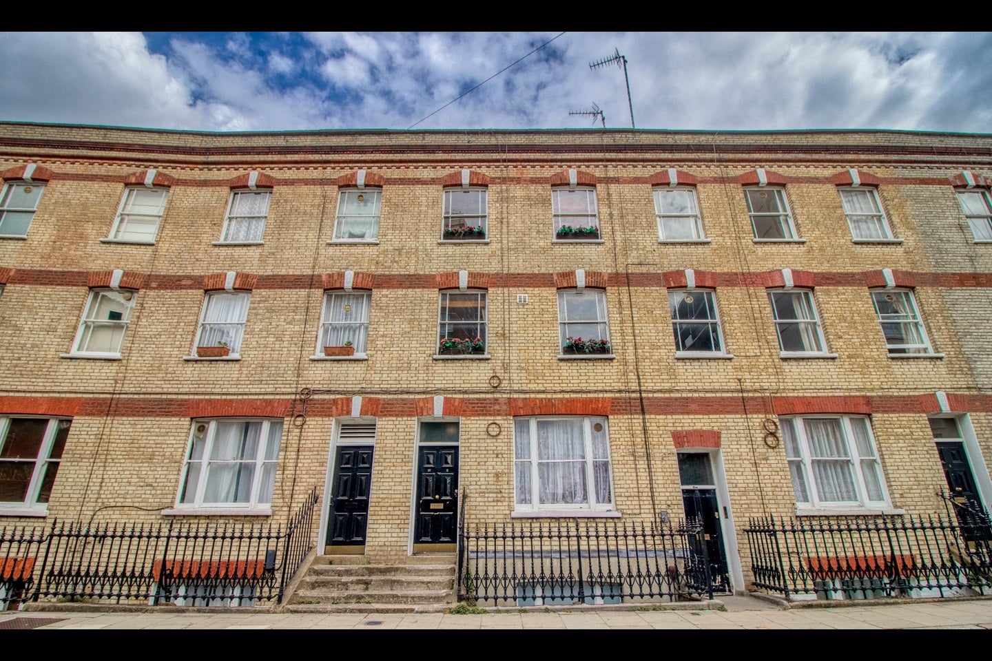Flat Orde Hall Street in Greater London