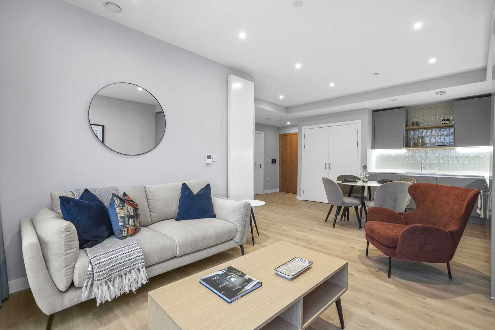 Flat Anthems Way in Greater London