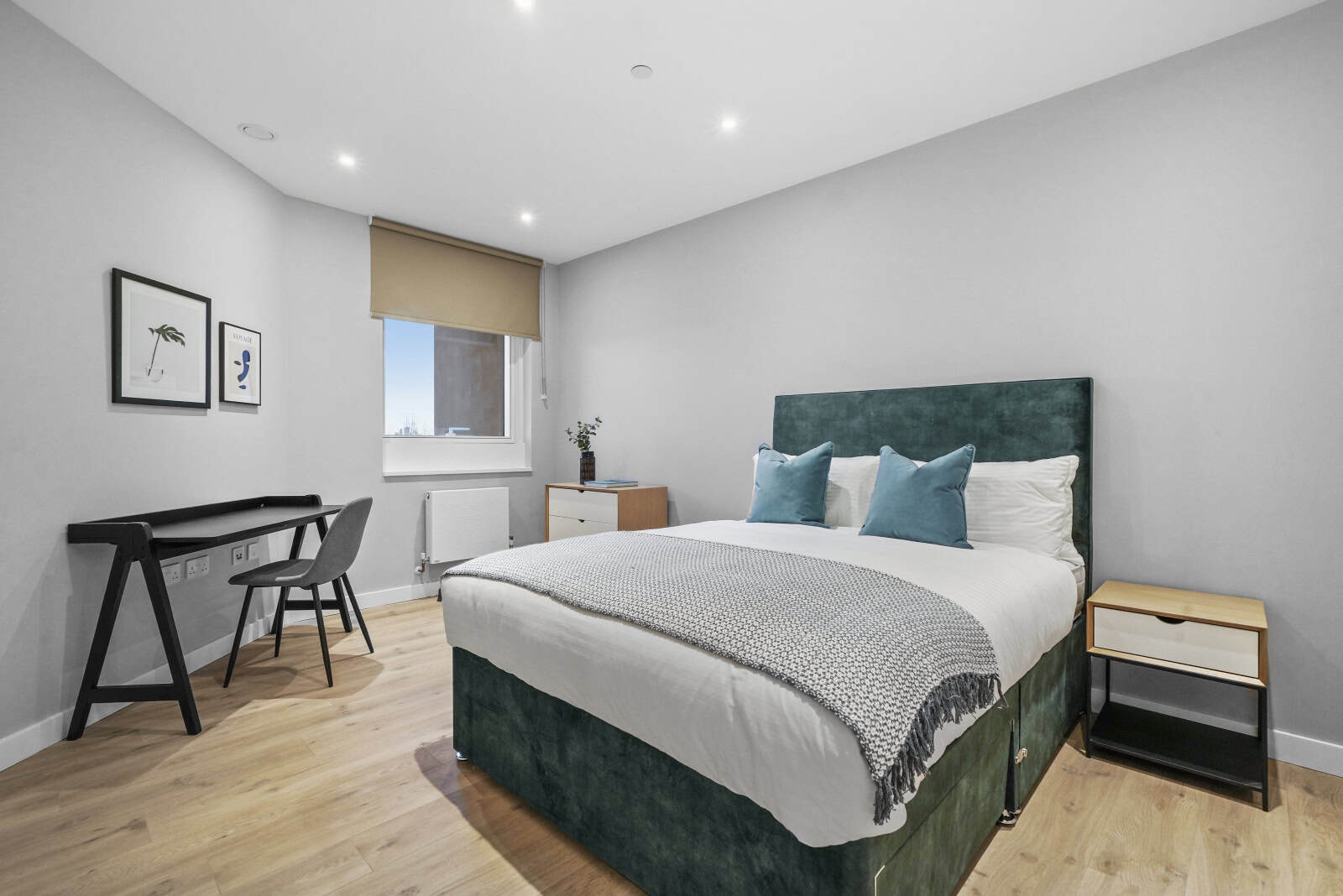 Flat Anthems Way in Greater London