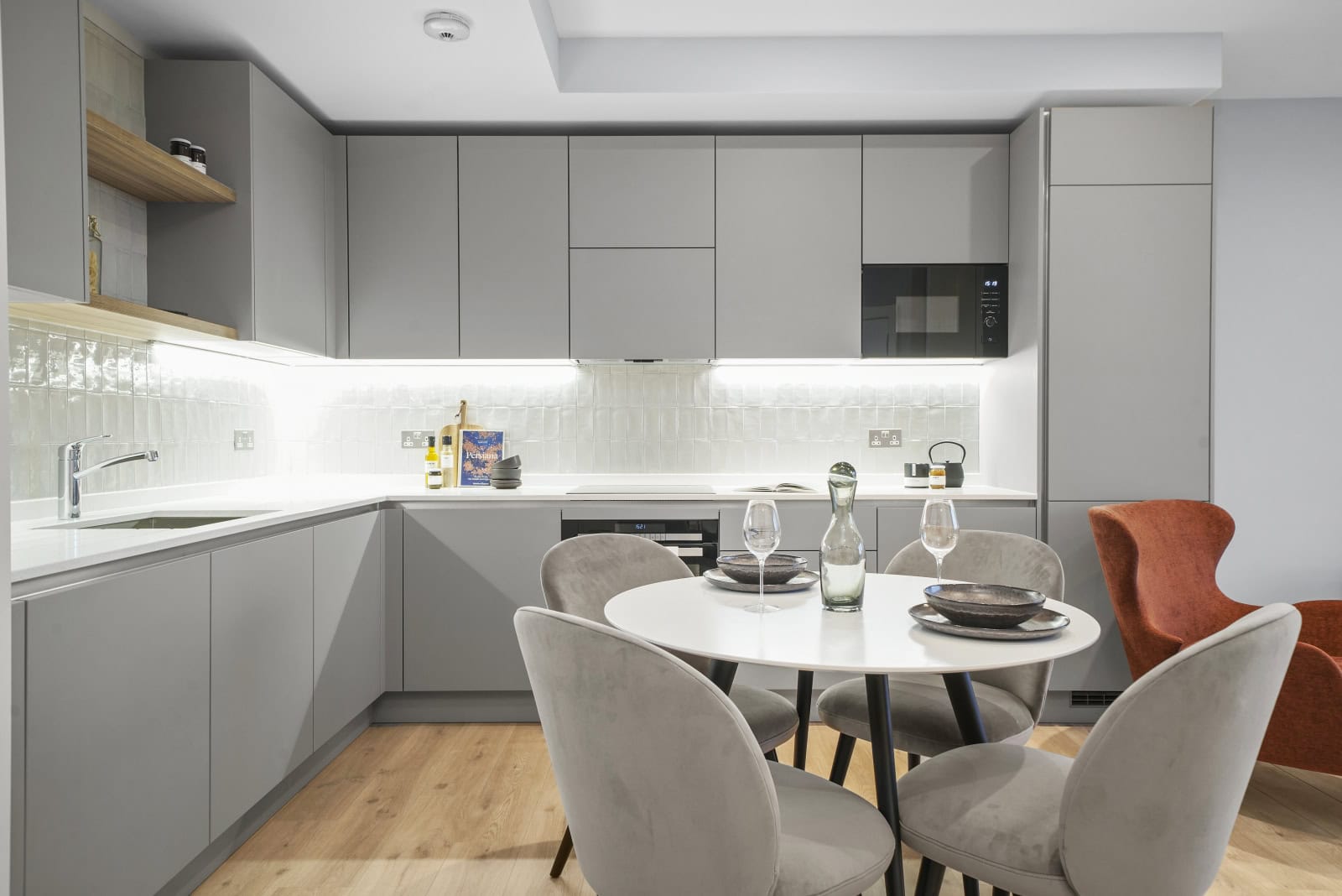 Flat Anthems Way in Greater London