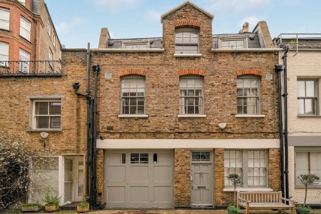 House Hesper Mews in Greater London