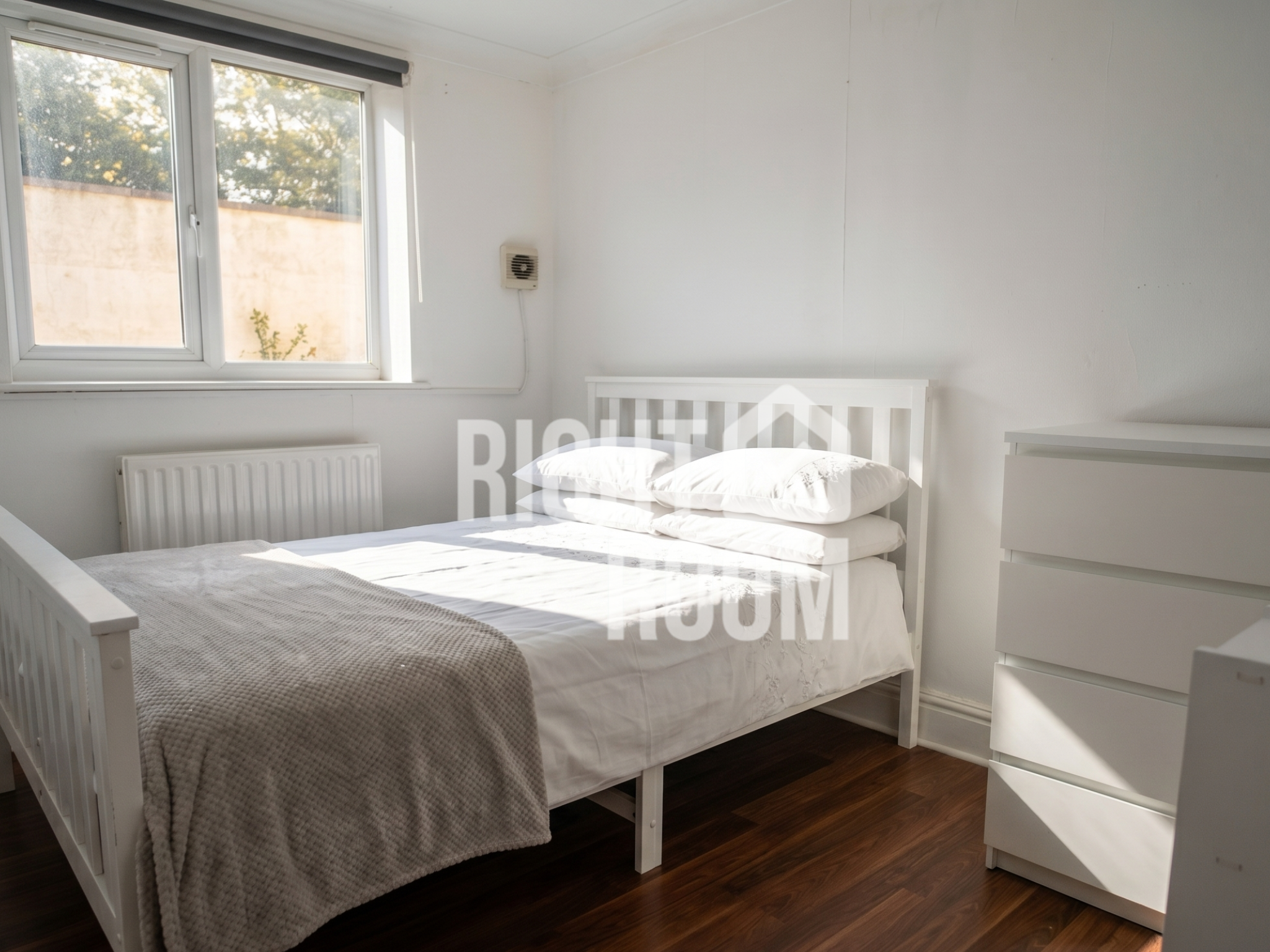 Flat Cranbury Avenue in Southampton