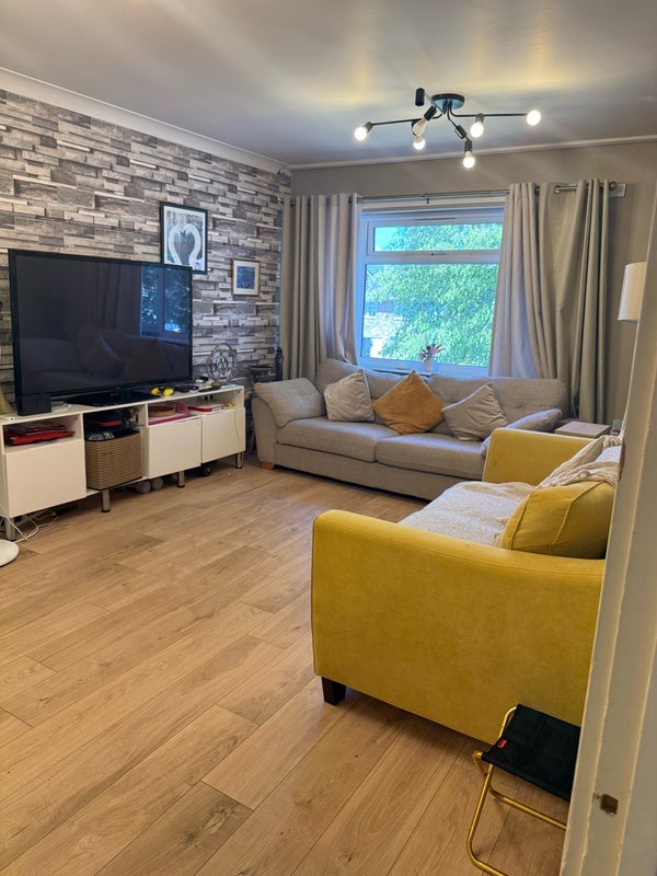 Room Rowood Drive in Metropolitan Borough of Solihull
