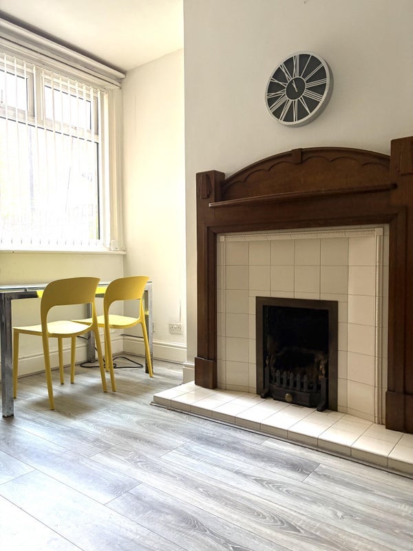 Room Derby Street in West Lancashire