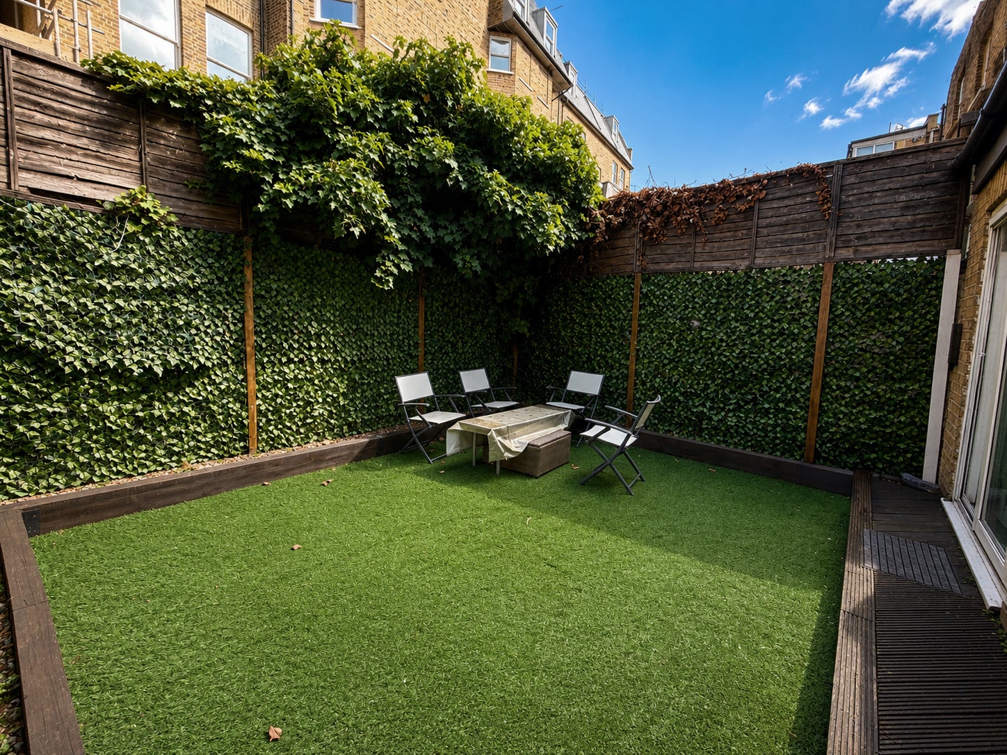 Flat Glengall Road in Greater London