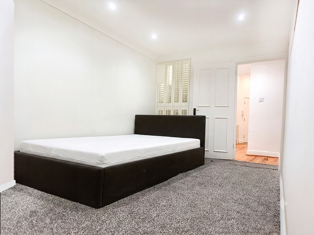 Flat Glengall Road in Greater London