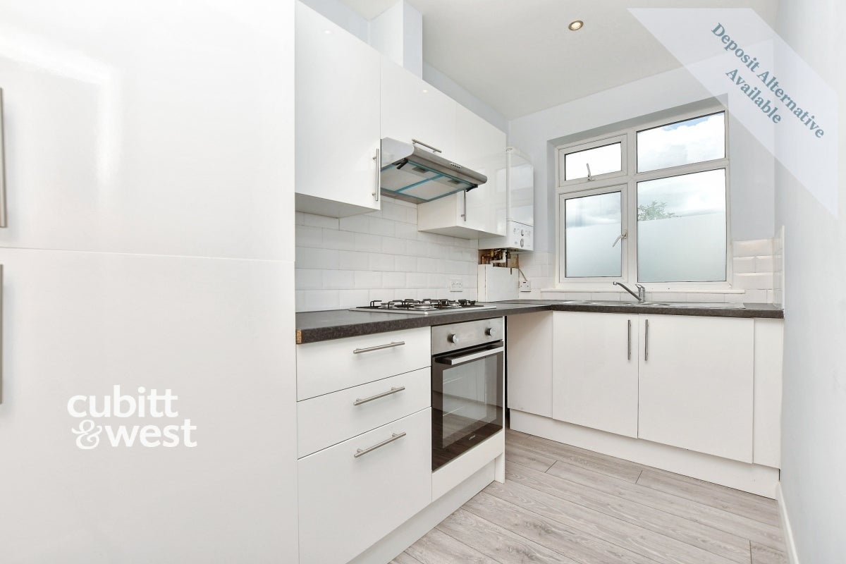 Flat Wheatcroft Court in Greater London