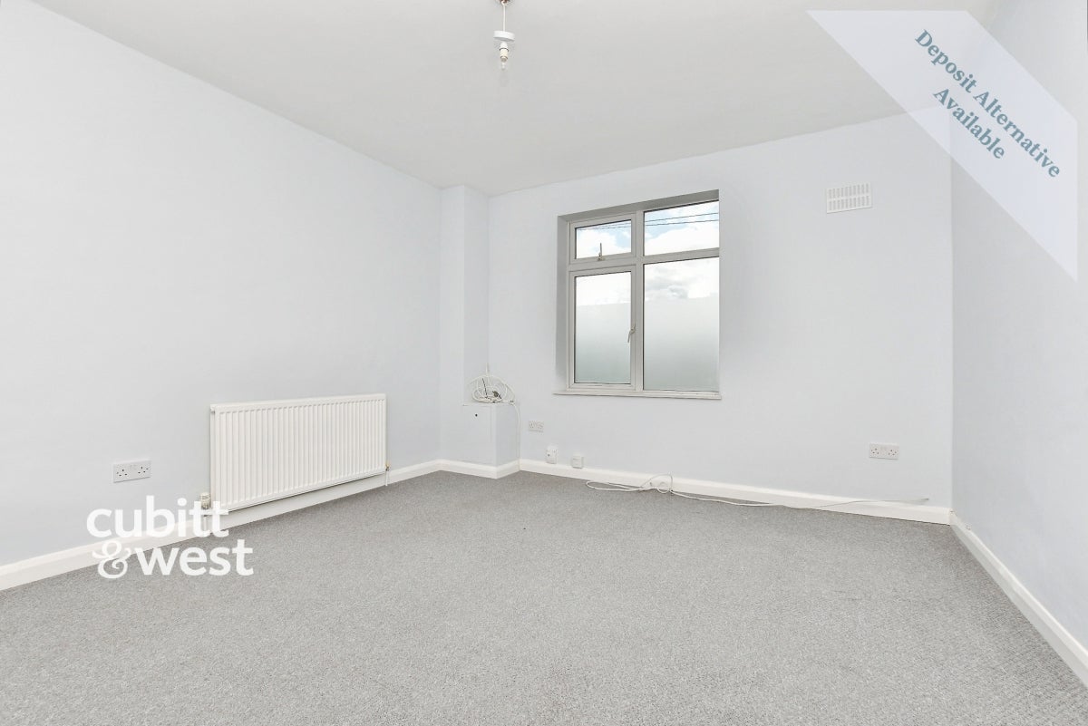 Flat Wheatcroft Court in Greater London