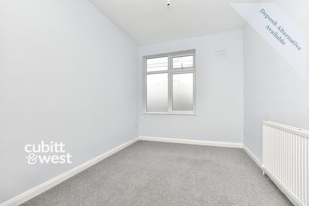 Flat Wheatcroft Court in Greater London