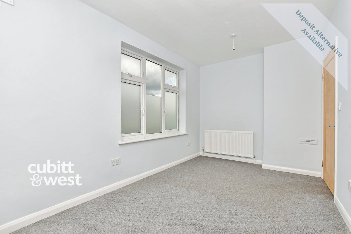 Flat Wheatcroft Court in Greater London