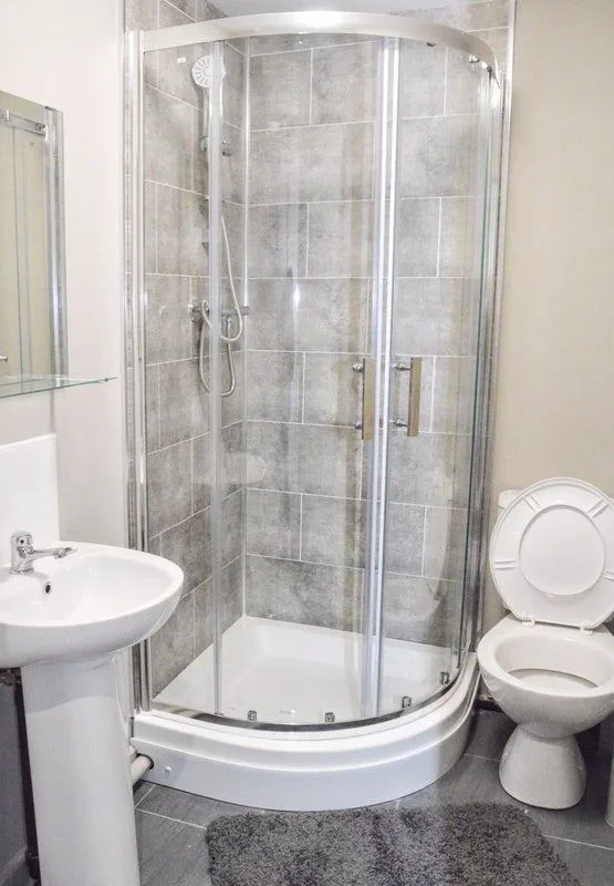 Room College Park Close in Greater London