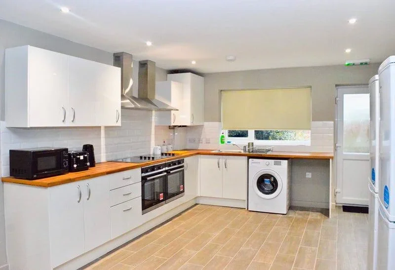 Room College Park Close in Greater London