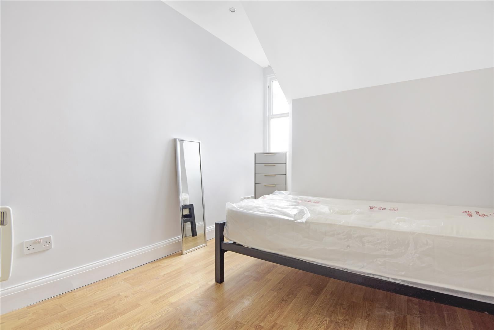 Flat Gunterstone Road in Greater London
