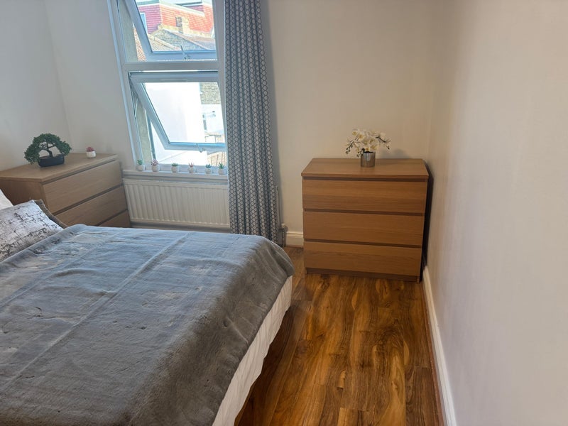Room Adelaide Road in Greater London