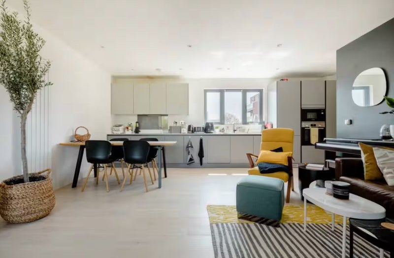 Room Leytonstone Road in Greater London