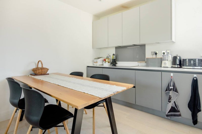 Room Leytonstone Road in Greater London
