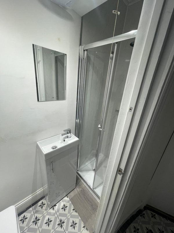 Room Alexandra Road in Brentwood