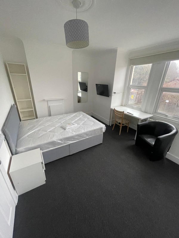 Room Alexandra Road in Brentwood