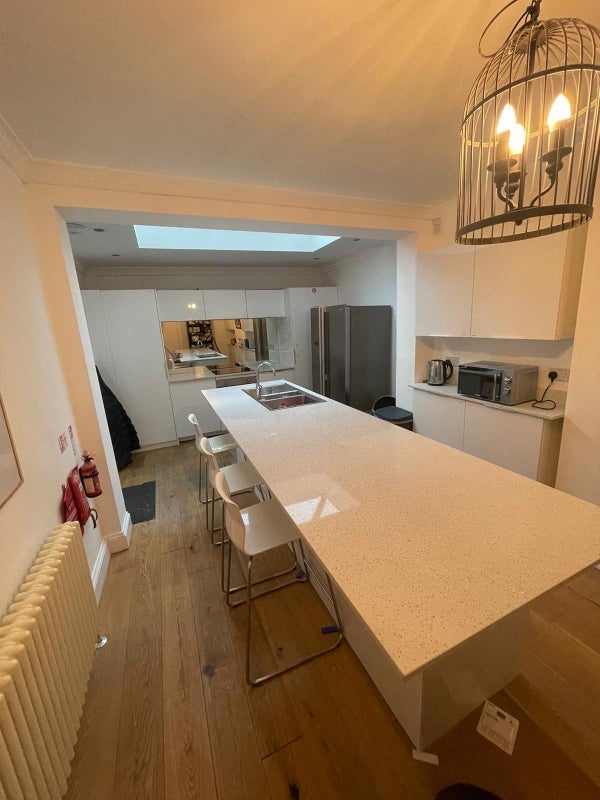 Room Alexandra Road in Brentwood