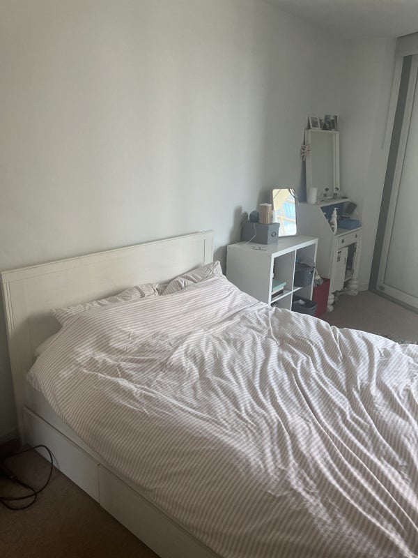 Flat Kirtling Street in Greater London