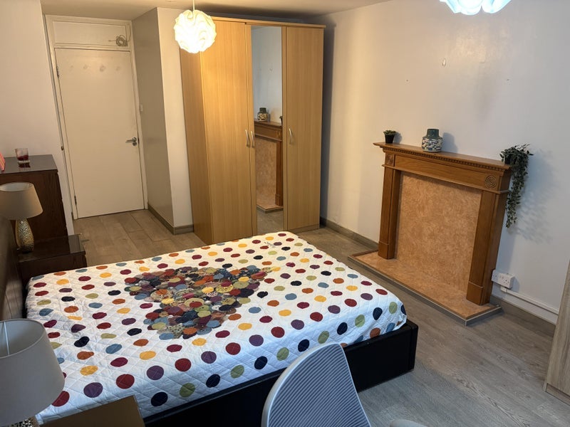 Room Rhodeswell Road in Greater London