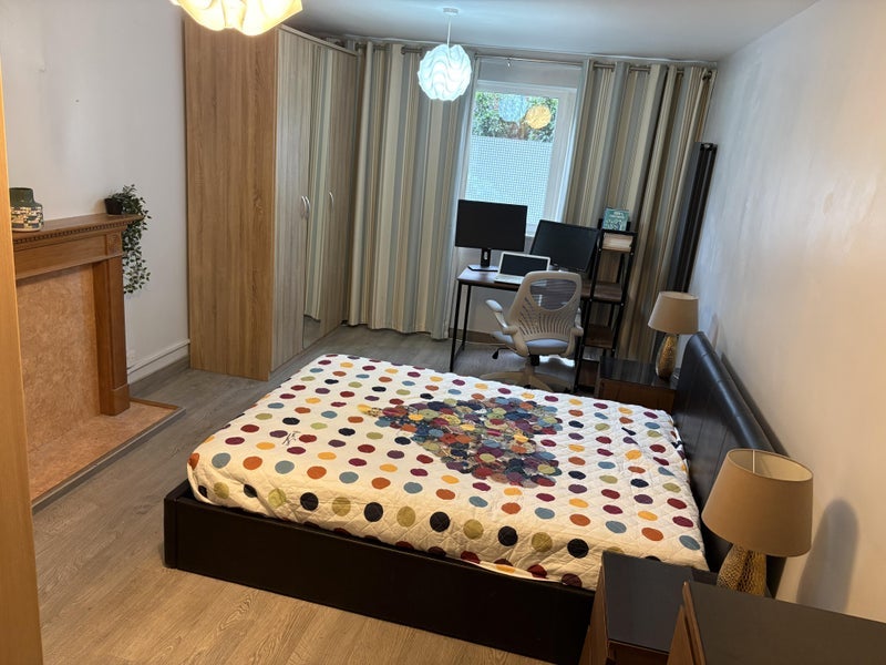 Room Rhodeswell Road in Greater London