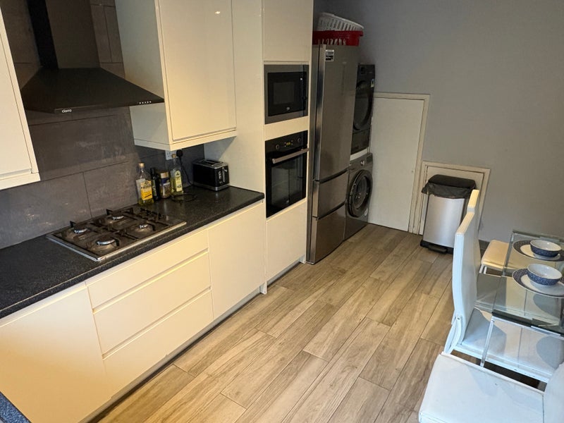Room Rhodeswell Road in Greater London