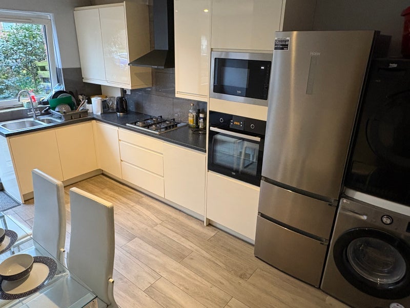 Room Rhodeswell Road in Greater London
