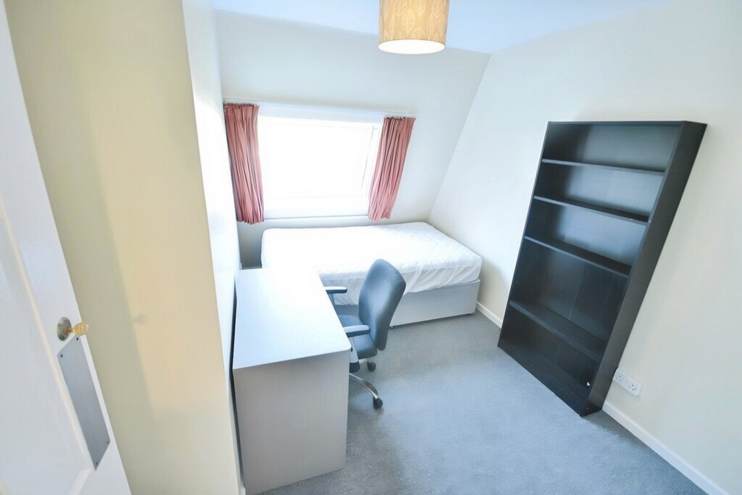 Room Looe Road in Exeter