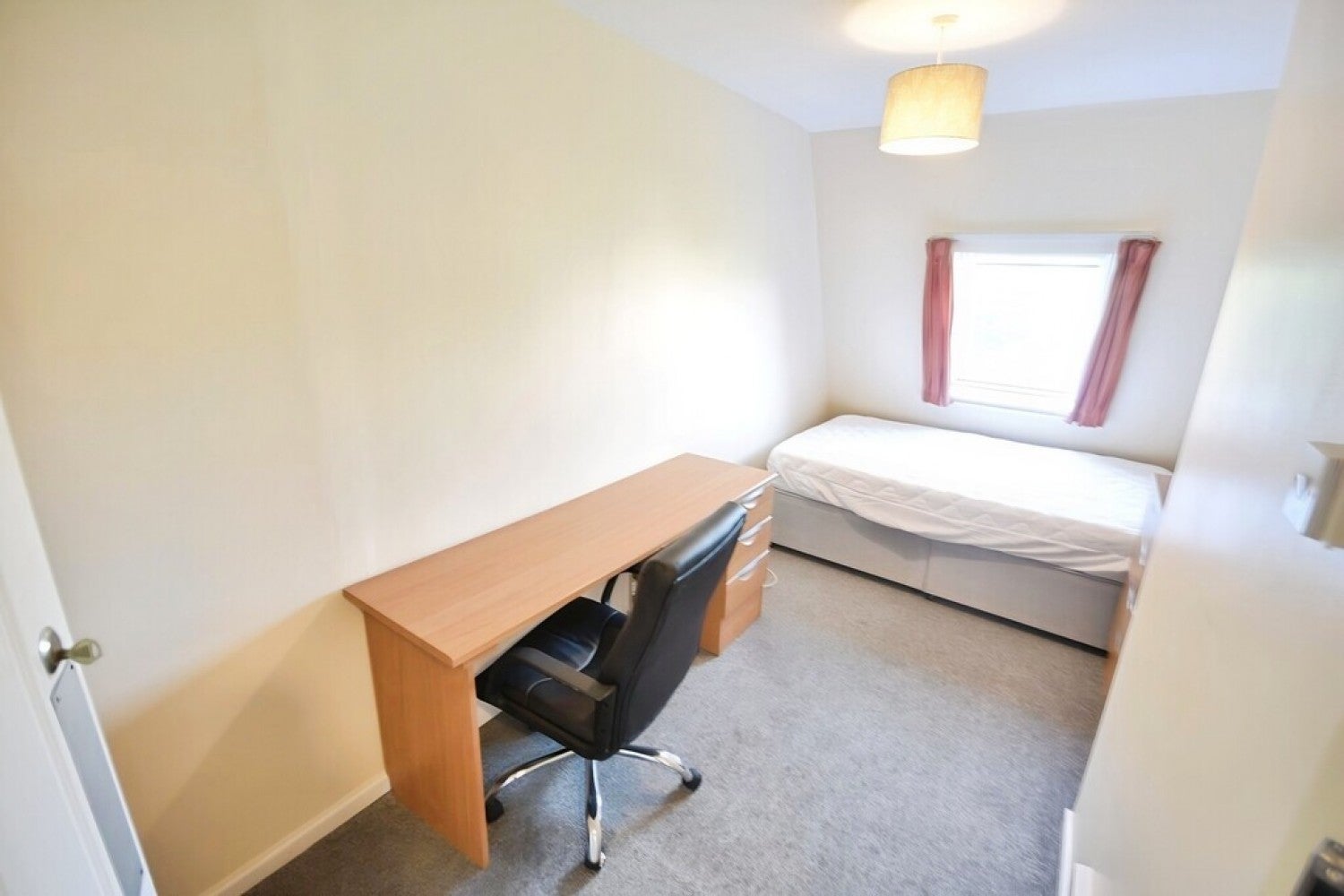 Room Looe Road in Exeter