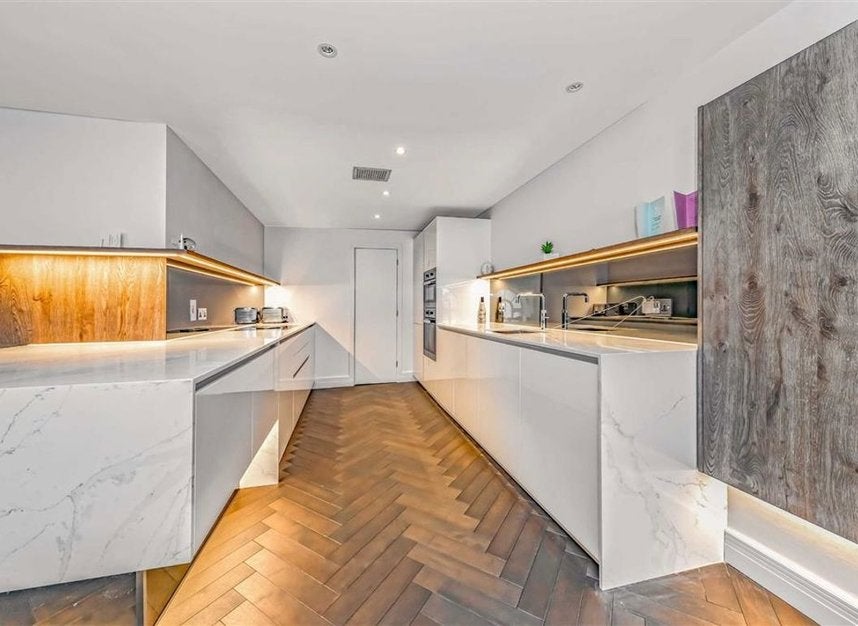 Flat Shad Thames in Greater London