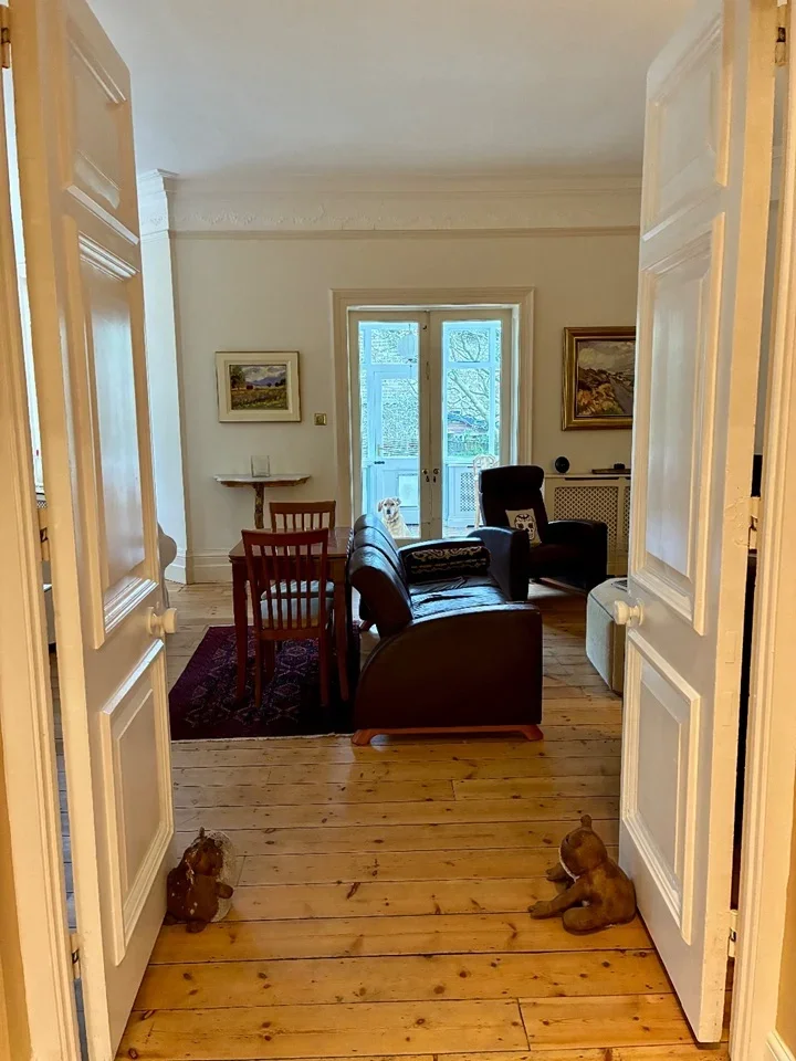 Flat Burleigh Road in Ascot