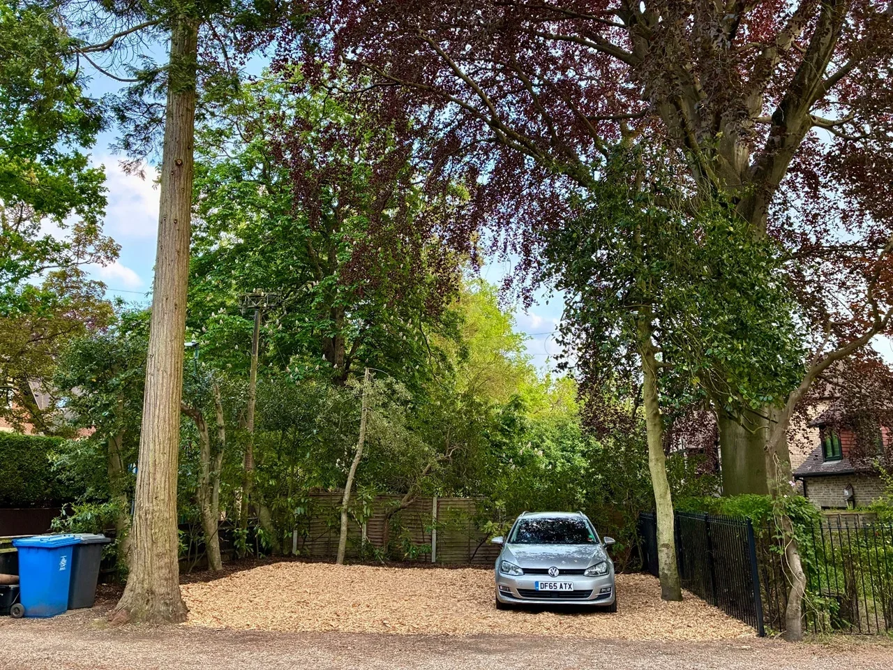 Flat Burleigh Road in Ascot